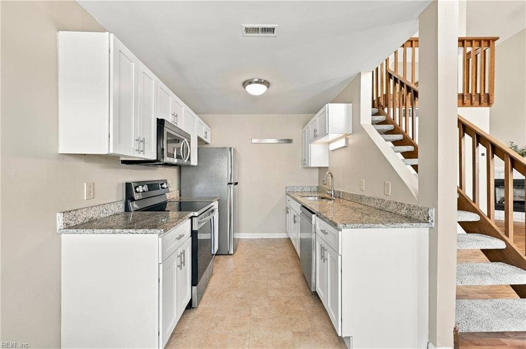 4221 Laurel Green Circle, Virginia Beach, VA 23456