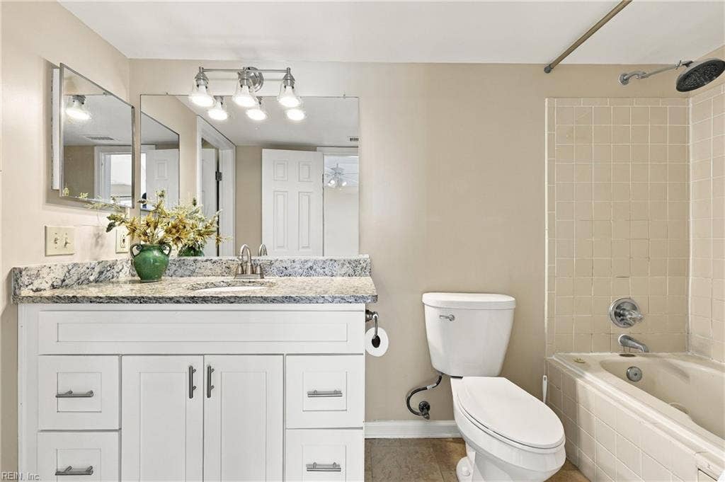 4221 Laurel Green Circle, Virginia Beach, VA 23456