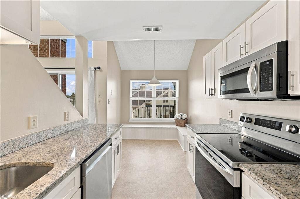 4221 Laurel Green Circle, Virginia Beach, VA 23456