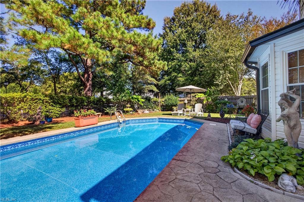Inground swimming pool