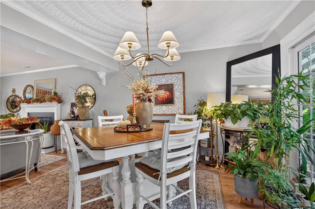 Dining Area with sliding doors to backyard oasis!