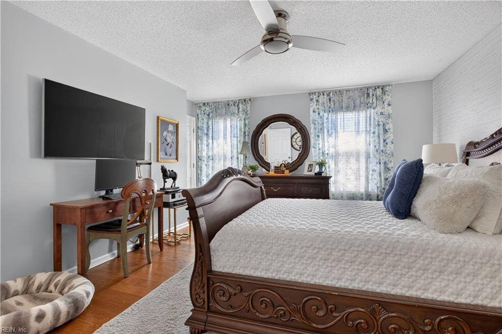 Spacious Primary Suite - 2 closets