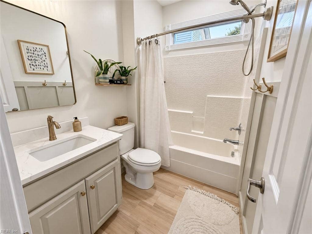 2232 W Berrie Circle, Virginia Beach, VA 23455 Guest Bathroom