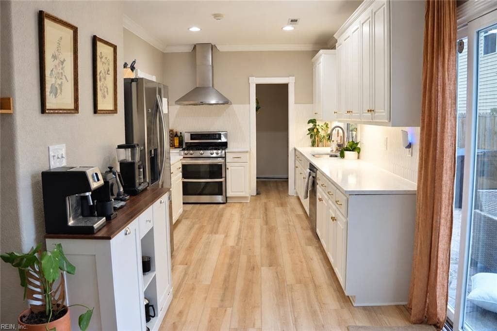 2232 W Berrie Circle, Virginia Beach, VA 23455 Updated Kitchen