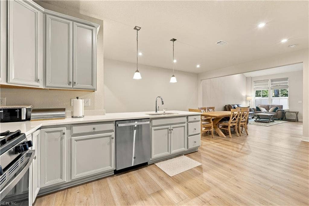 511 Eldridge Lane, Cardinal Meadows, Chesapeake, VA 23323 511 Eldridge Lane, Cardinal Meadows, Chesapeake, VA 23323