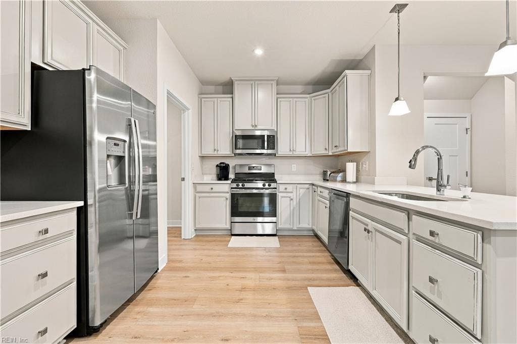 511 Eldridge Lane, Cardinal Meadows, Chesapeake, VA 23323 511 Eldridge Lane, Cardinal Meadows, Chesapeake, VA 23323