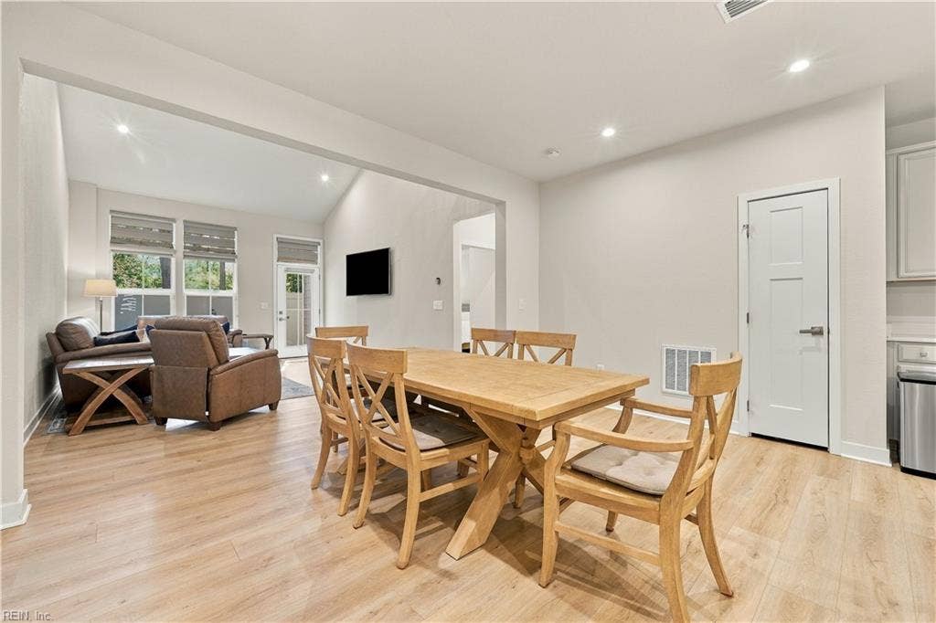 511 Eldridge Lane, Cardinal Meadows, Chesapeake, VA 23323 511 Eldridge Lane, Cardinal Meadows, Chesapeake, VA 23323