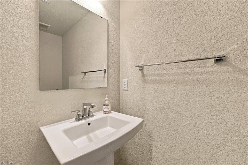 511 Eldridge Lane, Cardinal Meadows, Chesapeake, VA 23323 511 Eldridge Lane, Cardinal Meadows, Chesapeake, VA 23323