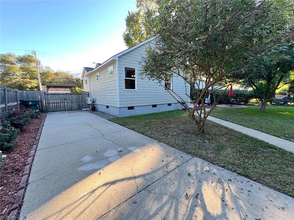 11 Dwight Road, Newport News, VA 23601