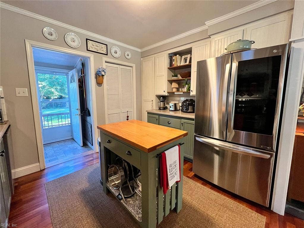 11 Dwight Road, Newport News, VA 23601