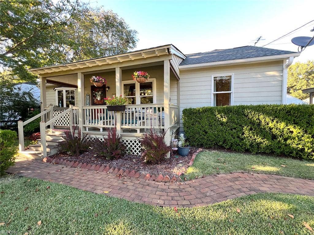 11 Dwight Road, Newport News, VA 23601