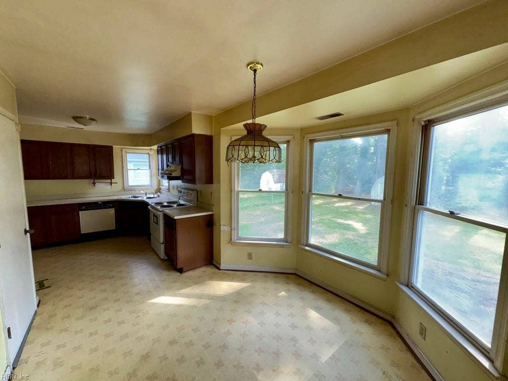 5125 Crabtree Place, Portsmouth, VA 23703 5125 Crabtree Place, Portsmouth, VA 23703