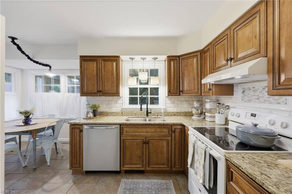424 Pines Of Warrick Drive, Pines Of Warrick, Chesapeake, VA 23322