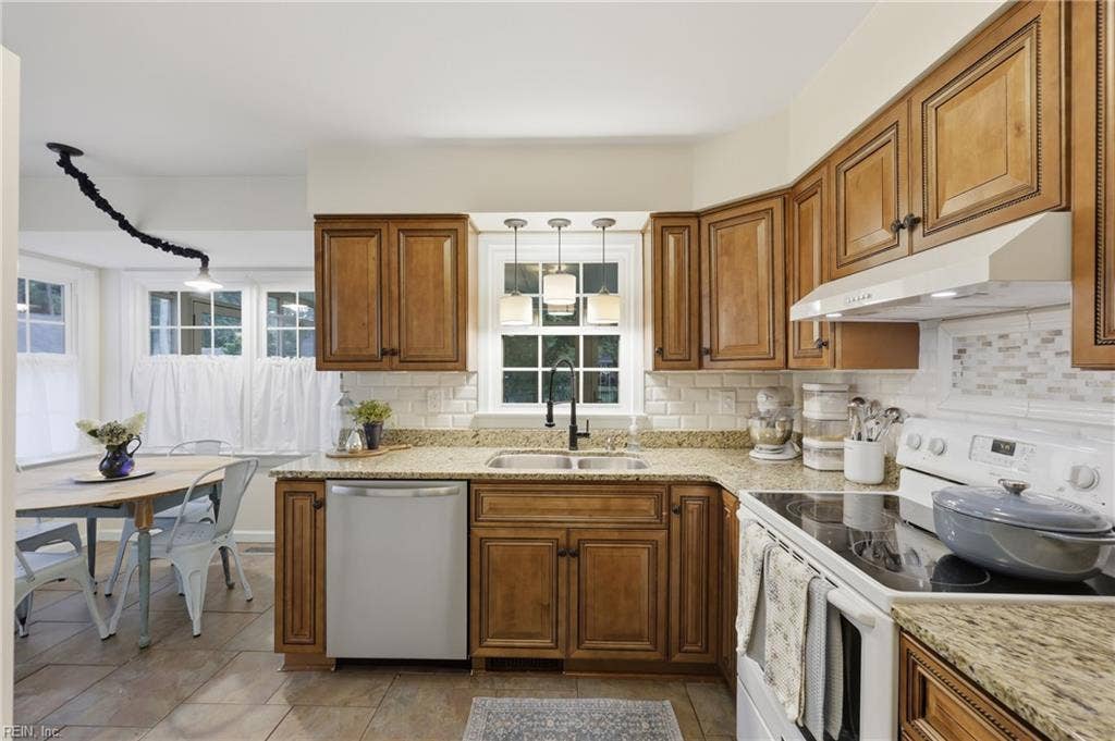424 Pines Of Warrick Drive, Pines Of Warrick, Chesapeake, VA 23322