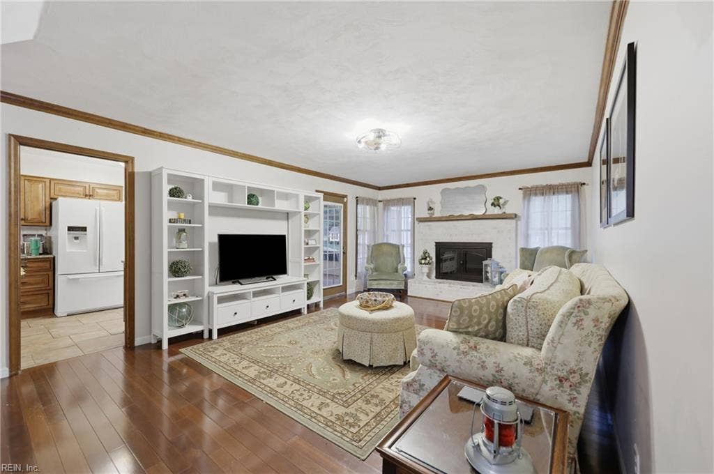 424 Pines Of Warrick Drive, Pines Of Warrick, Chesapeake, VA 23322