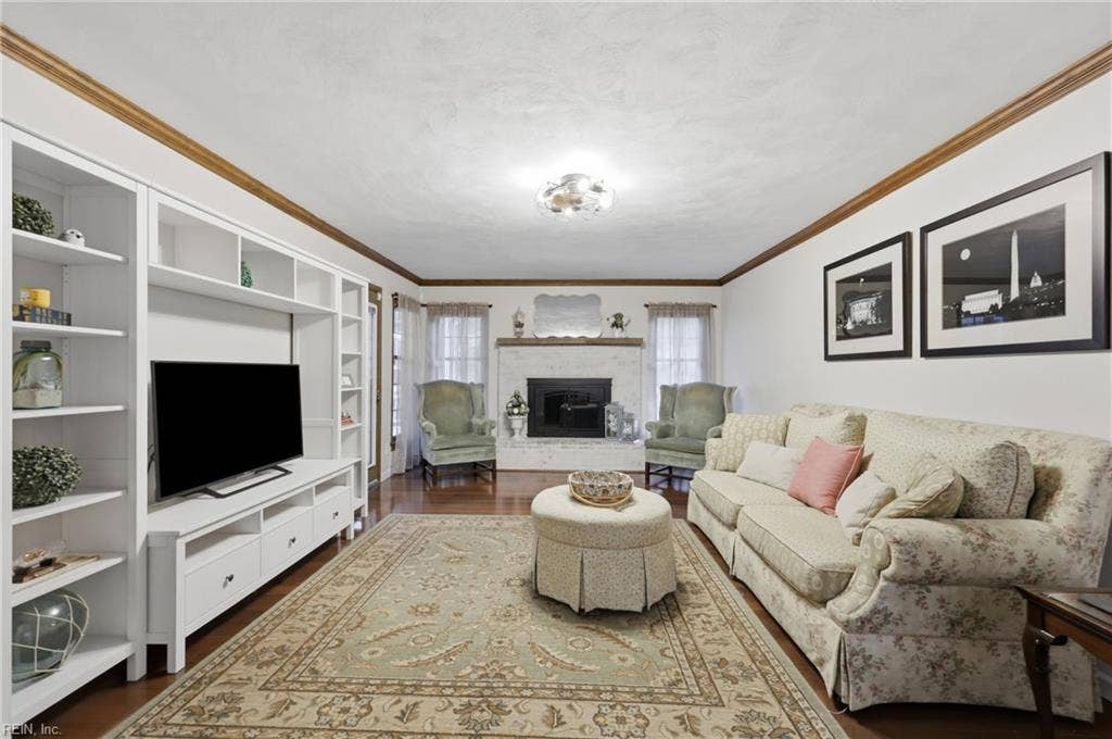 424 Pines Of Warrick Drive, Pines Of Warrick, Chesapeake, VA 23322