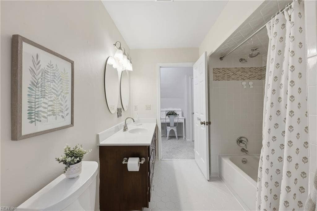424 Pines Of Warrick Drive, Pines Of Warrick, Chesapeake, VA 23322