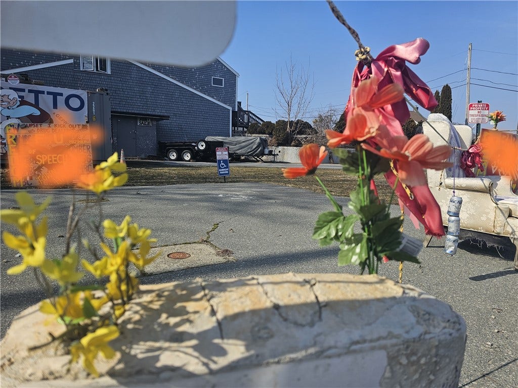 1074 East Main Road, Portsmouth, RI 02871 1074 East Main Road, Portsmouth, RI 02871