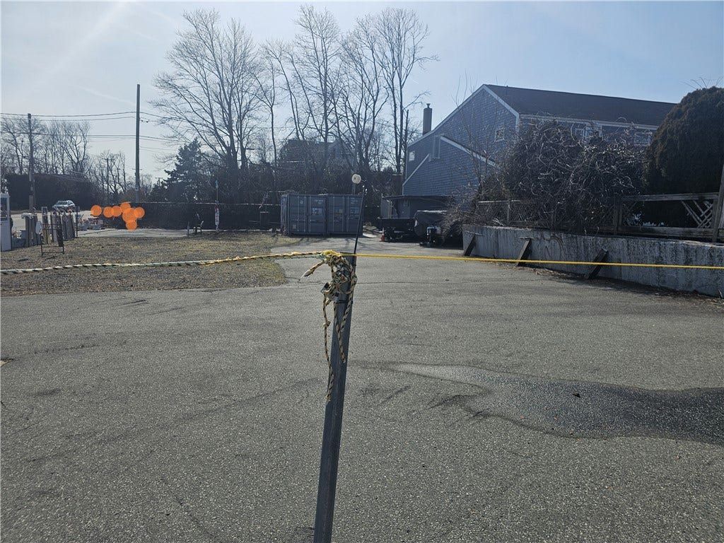 1074 East Main Road, Portsmouth, RI 02871 1074 East Main Road, Portsmouth, RI 02871