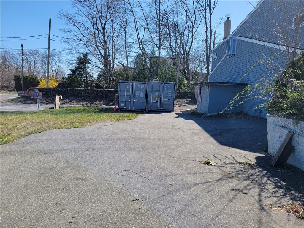 1074 East Main Road, Portsmouth, RI 02871 1074 East Main Road, Portsmouth, RI 02871