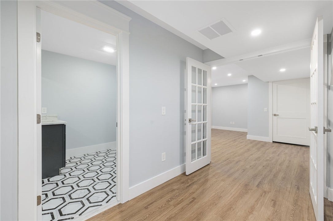 35 Beech Crest Road, East Greenwich, RI 02818