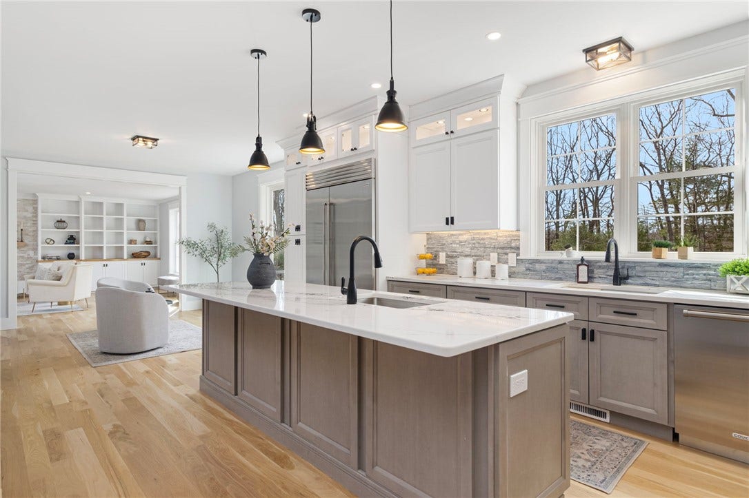 35 Beech Crest Road, East Greenwich, RI 02818