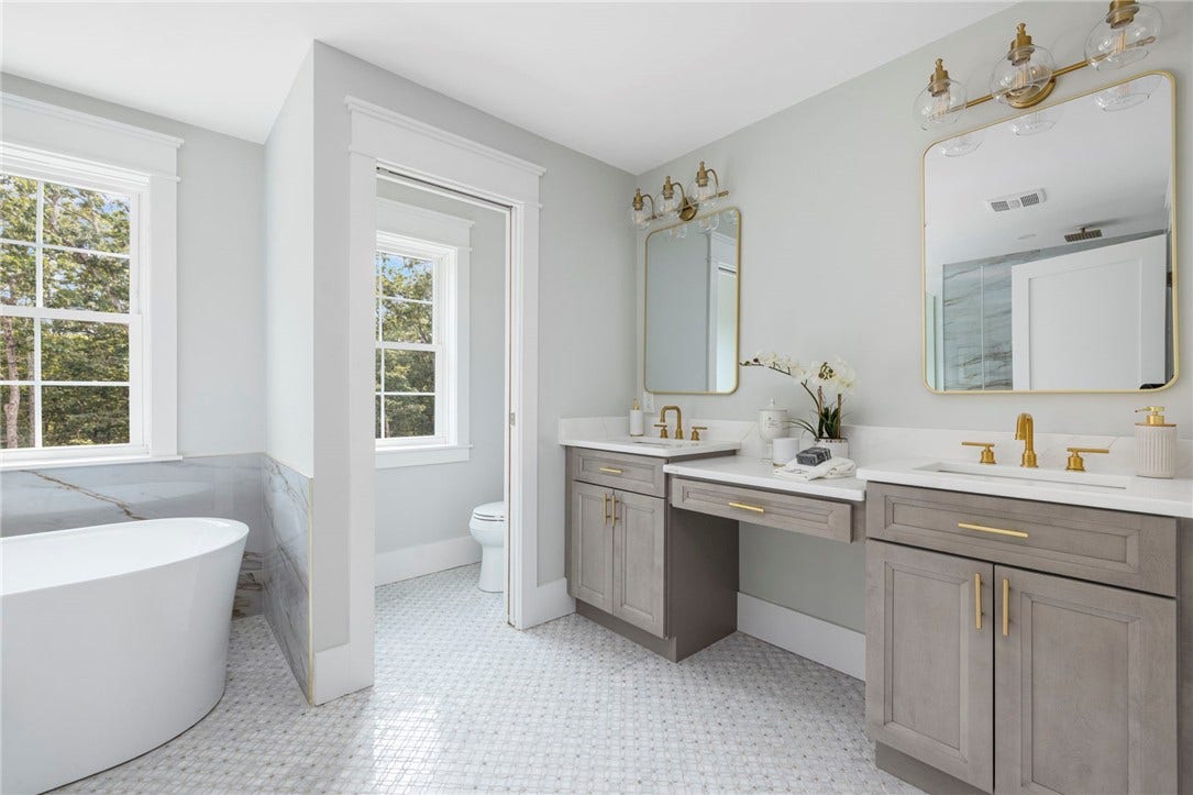35 Beech Crest Road, East Greenwich, RI 02818