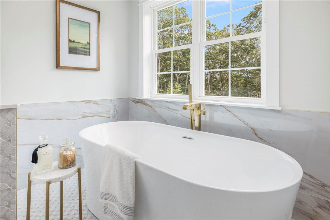 35 Beech Crest Road, East Greenwich, RI 02818