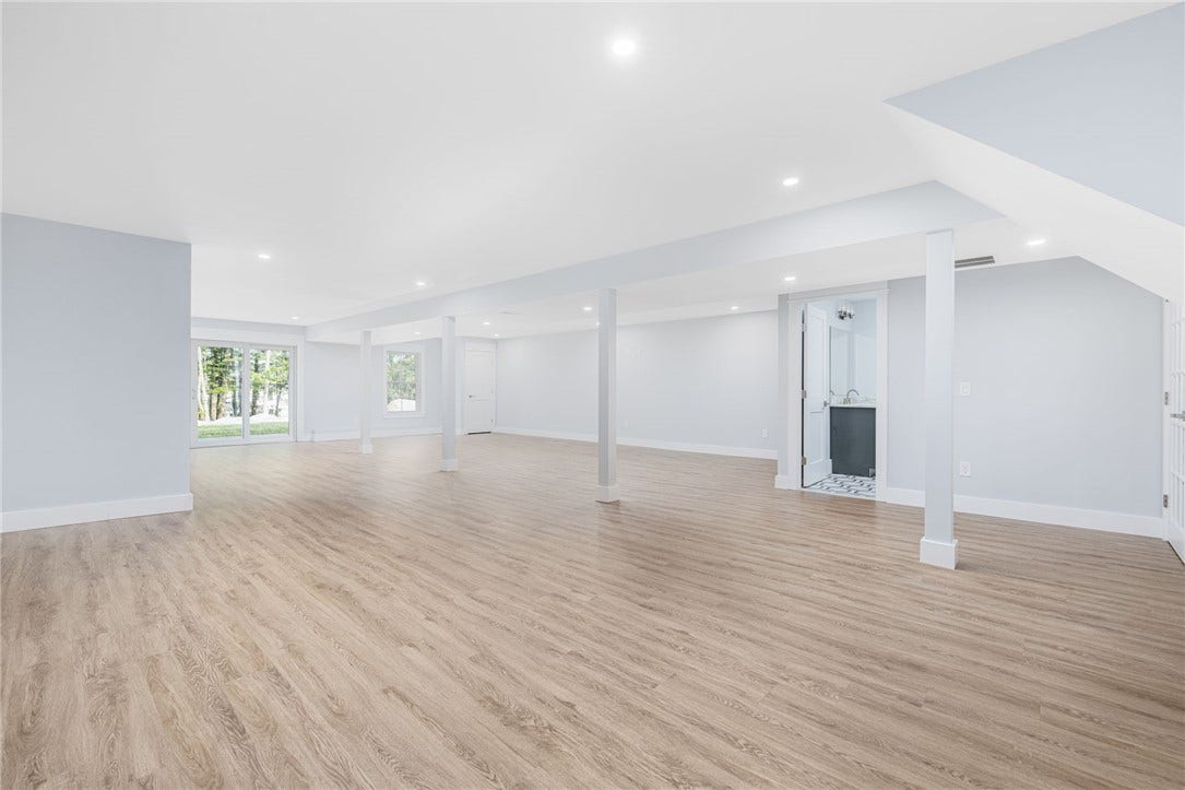 35 Beech Crest Road, East Greenwich, RI 02818