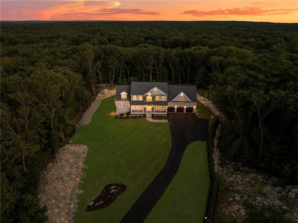 35 Beech Crest Road, East Greenwich, RI 02818