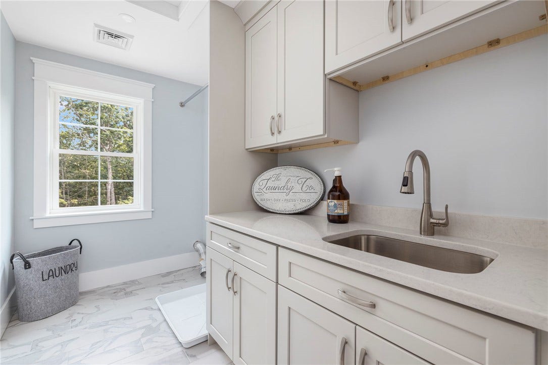 35 Beech Crest Road, East Greenwich, RI 02818
