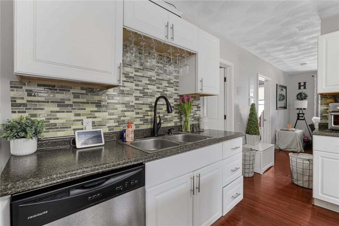 228 Woonasquatucket Avenue, North Providence, RI 02911 228 Woonasquatucket Avenue, North Providence, RI 02911