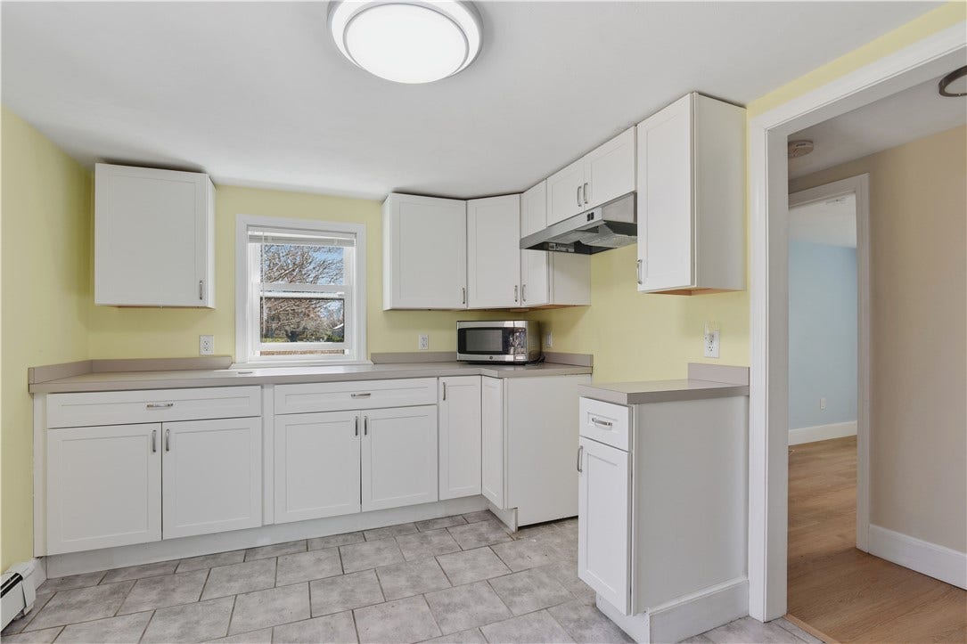 58 Vaucluse Avenue, Middletown, RI 02842 58 Vaucluse Avenue, Middletown, RI 02842