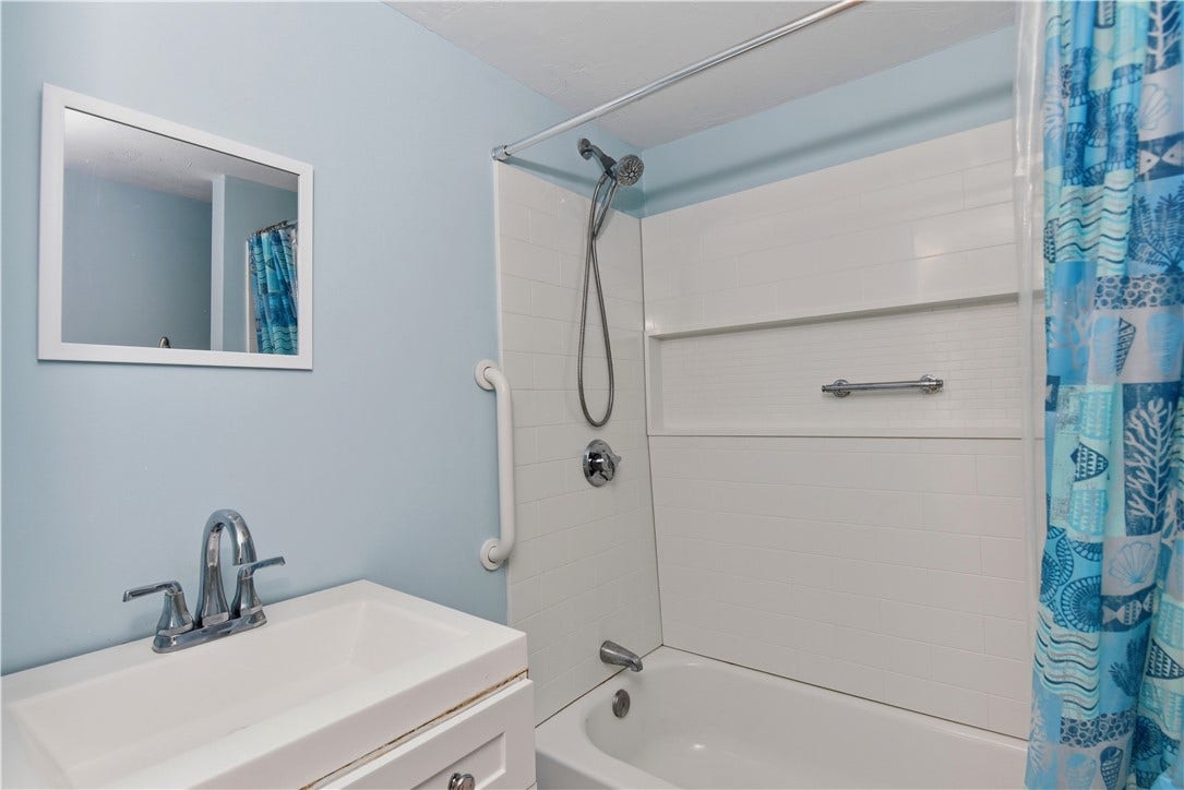 58 Vaucluse Avenue, Middletown, RI 02842 58 Vaucluse Avenue, Middletown, RI 02842