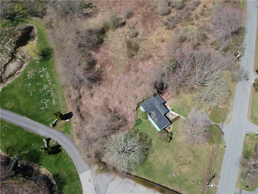 58 Vaucluse Avenue, Middletown, RI 02842 58 Vaucluse Avenue, Middletown, RI 02842