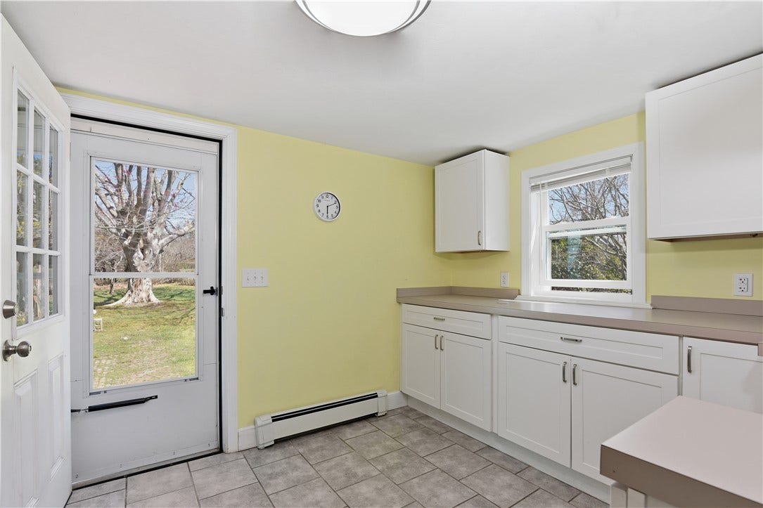 58 Vaucluse Avenue, Middletown, RI 02842 58 Vaucluse Avenue, Middletown, RI 02842