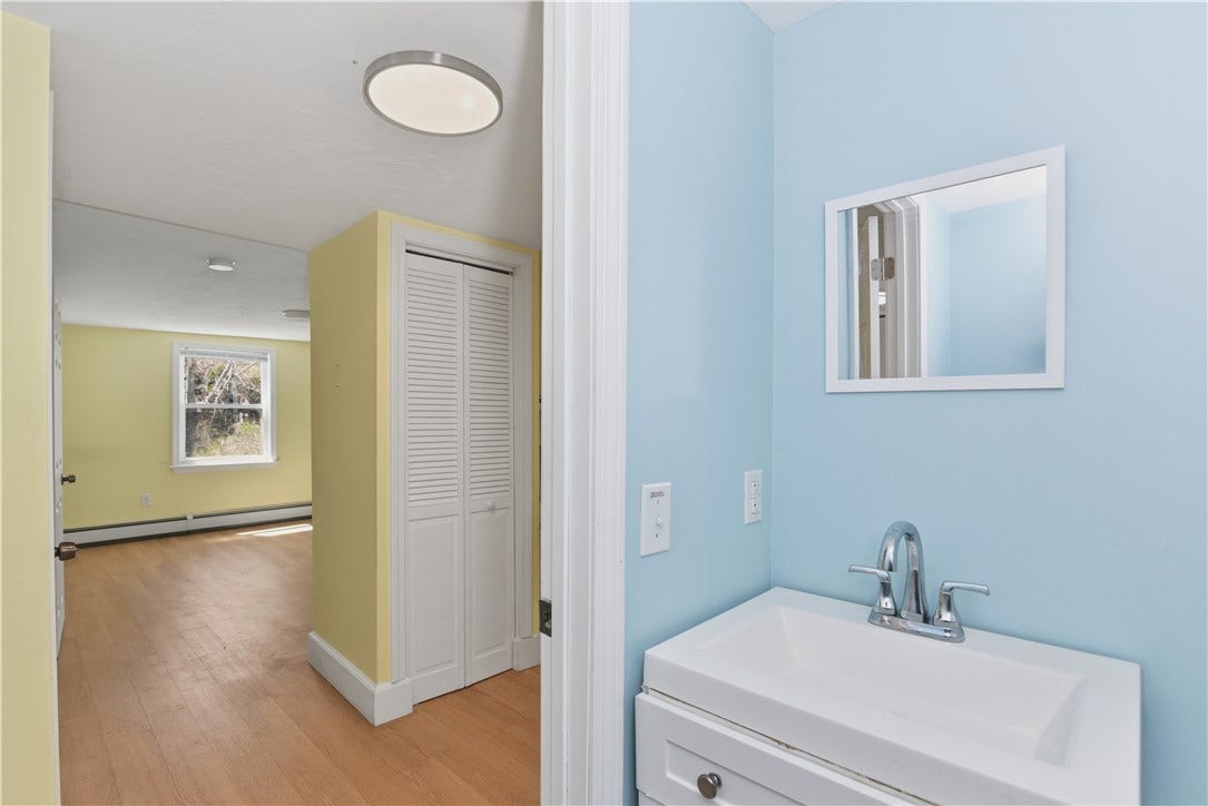 58 Vaucluse Avenue, Middletown, RI 02842 58 Vaucluse Avenue, Middletown, RI 02842