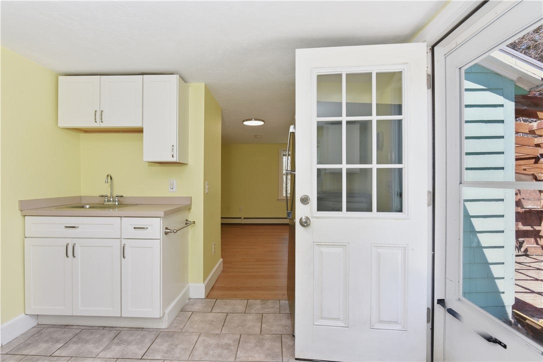 58 Vaucluse Avenue, Middletown, RI 02842 58 Vaucluse Avenue, Middletown, RI 02842