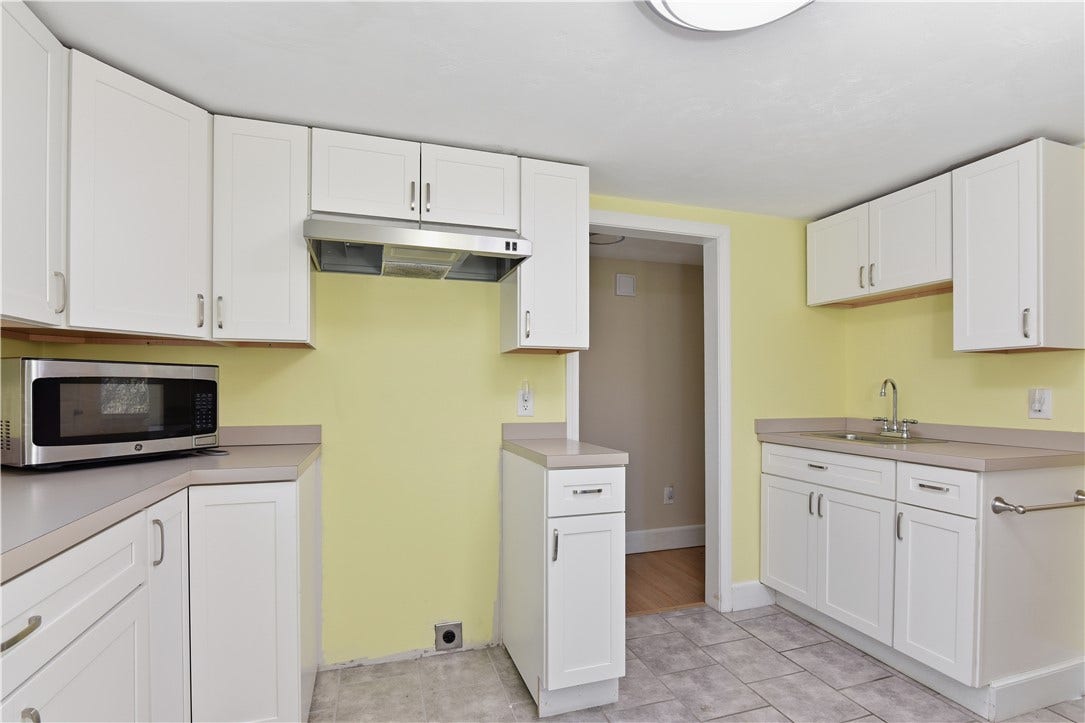 58 Vaucluse Avenue, Middletown, RI 02842 58 Vaucluse Avenue, Middletown, RI 02842