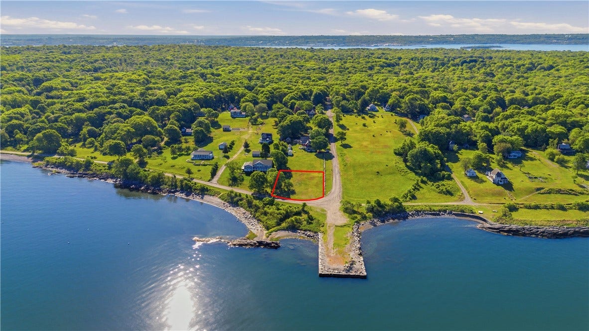 0675 Broadway, Portsmouth, RI 02872