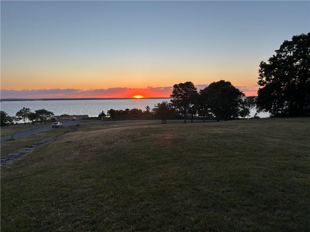 0675 Broadway, Portsmouth, RI 02872