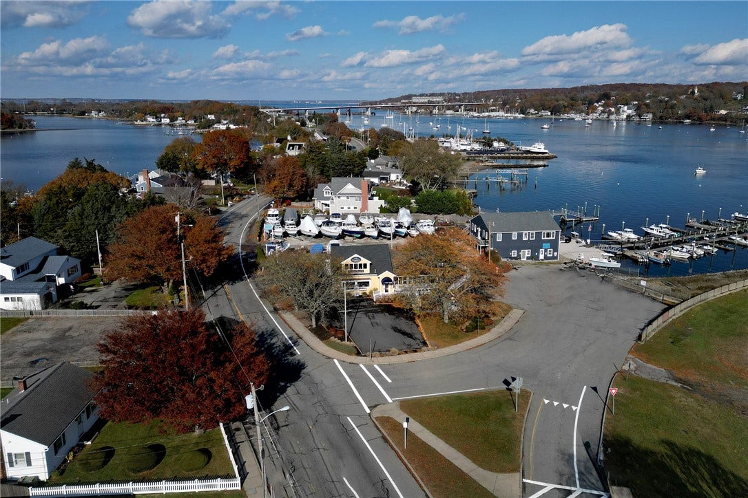 15 Point Road, Portsmouth, RI 02871 15 Point Road, Portsmouth, RI 02871
