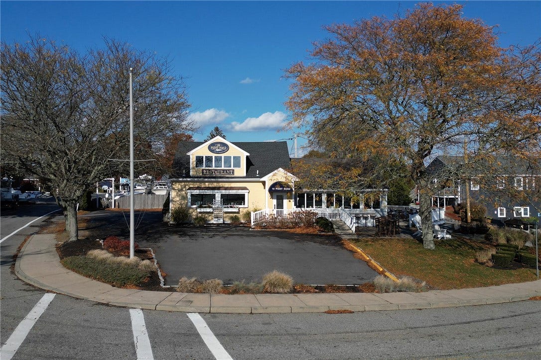 15 Point Road, Portsmouth, RI 02871 15 Point Road, Portsmouth, RI 02871