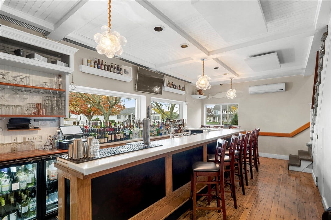 15 Point Road, Portsmouth, RI 02871 15 Point Road, Portsmouth, RI 02871