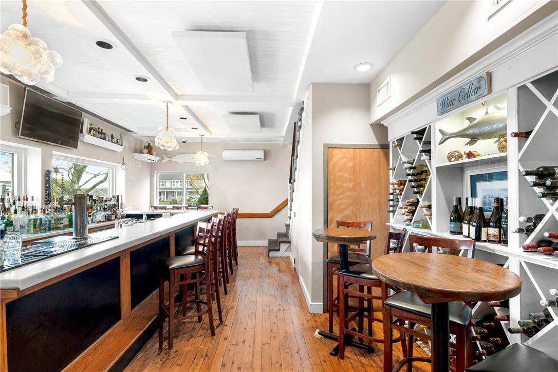 15 Point Road, Portsmouth, RI 02871 15 Point Road, Portsmouth, RI 02871