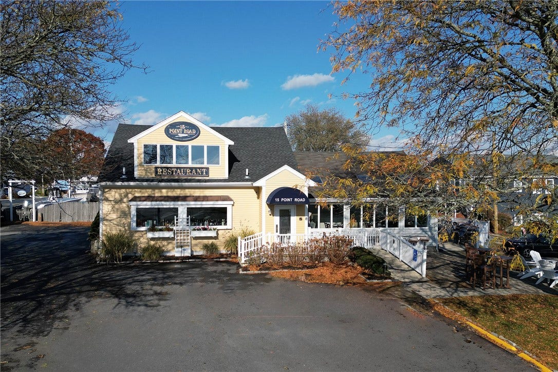 15 Point Road, Portsmouth, RI 02871 15 Point Road, Portsmouth, RI 02871