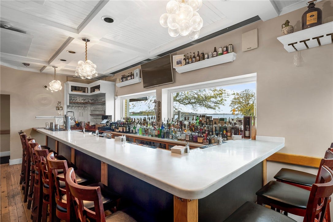15 Point Road, Portsmouth, RI 02871 15 Point Road, Portsmouth, RI 02871