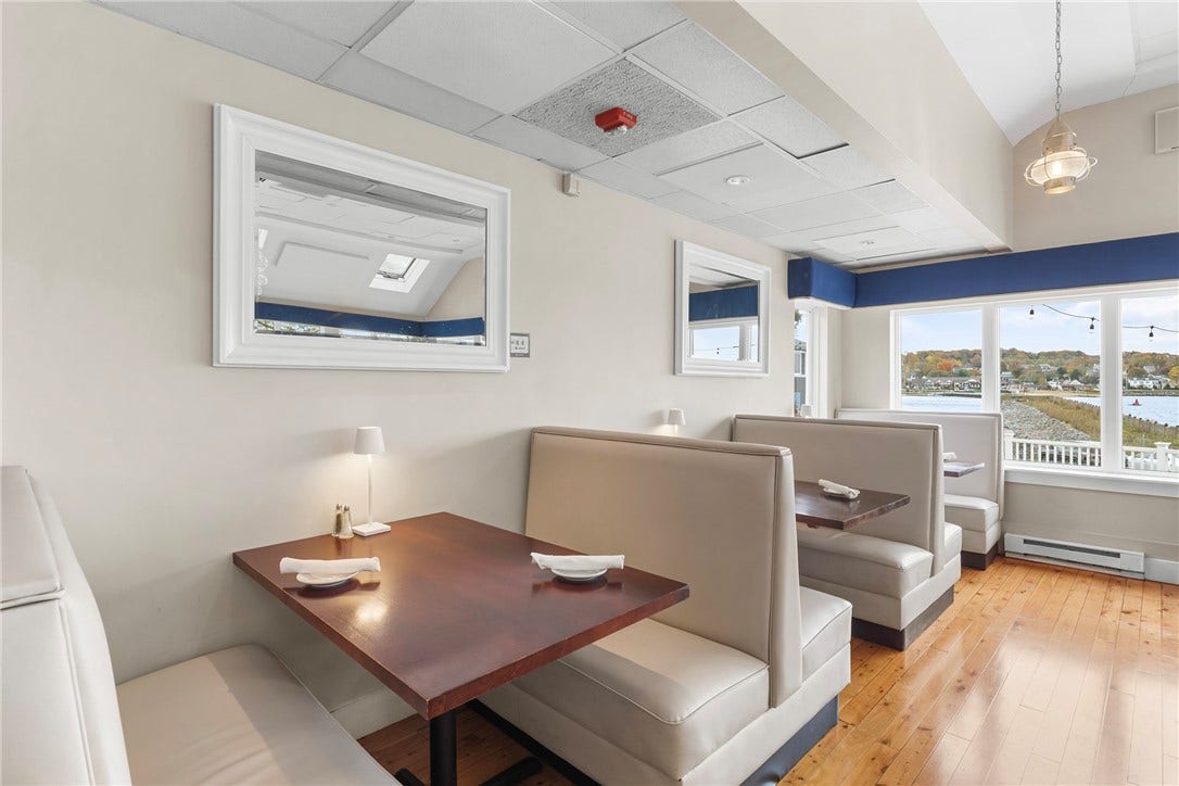 15 Point Road, Portsmouth, RI 02871 15 Point Road, Portsmouth, RI 02871