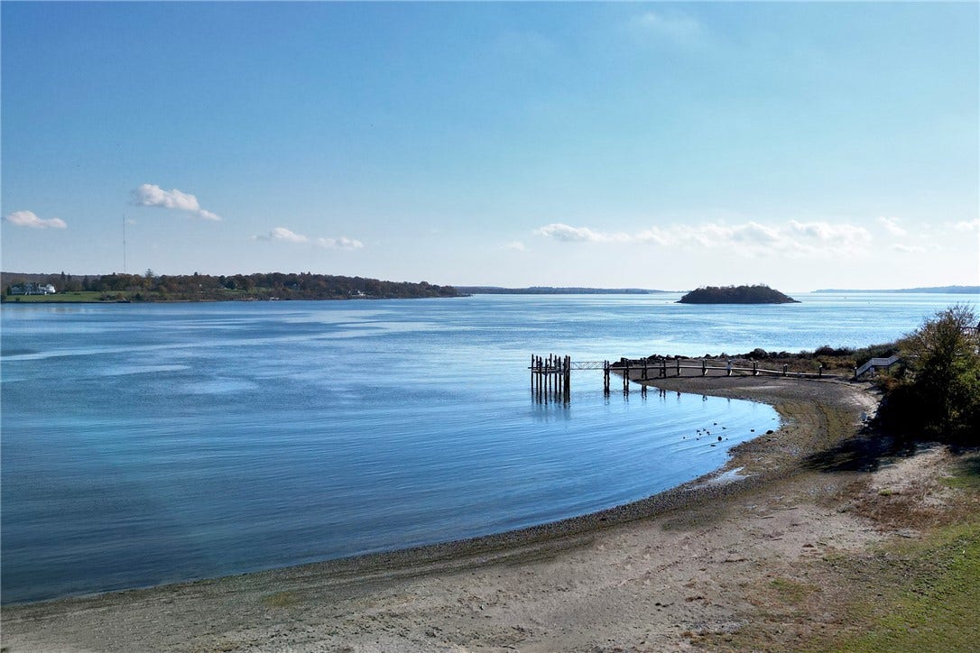 15 Point Road, Portsmouth, RI 02871 15 Point Road, Portsmouth, RI 02871