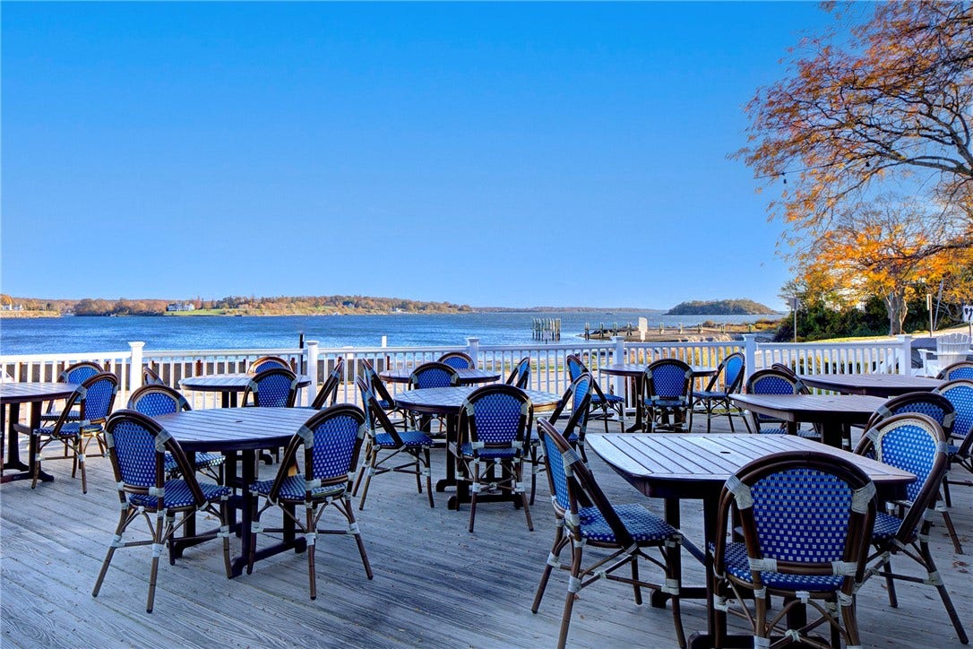 15 Point Road, Portsmouth, RI 02871 15 Point Road, Portsmouth, RI 02871